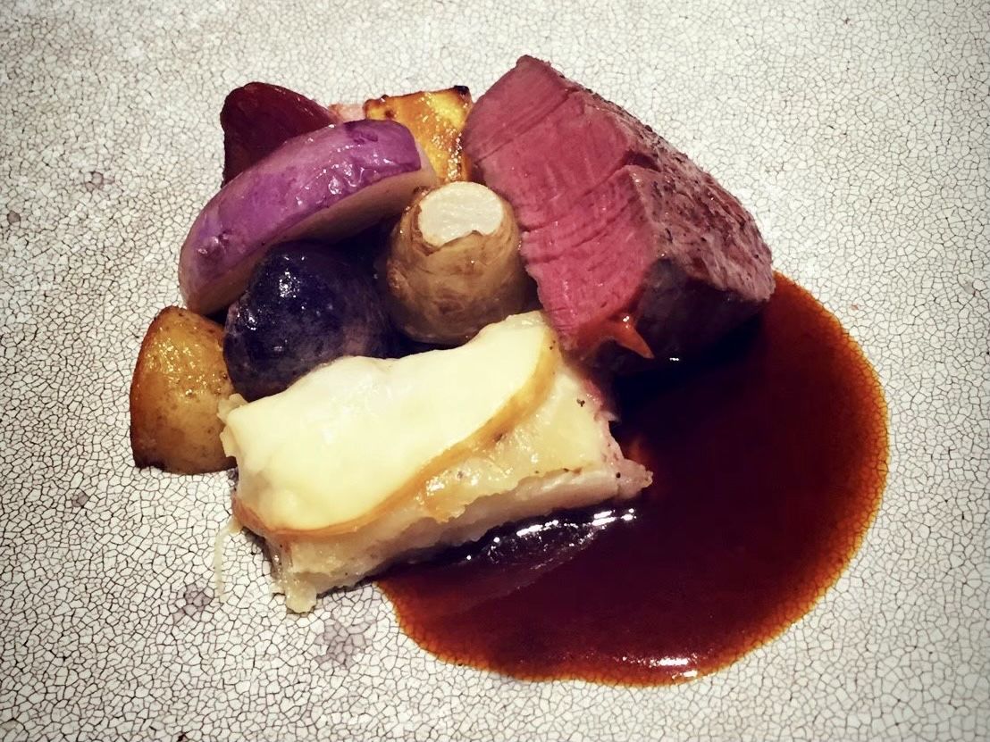 牛たんが紡ぐ東北の食文化と職人技が息づく伝統の一皿の物語